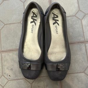 Anne Klein flats size 8; free shipping